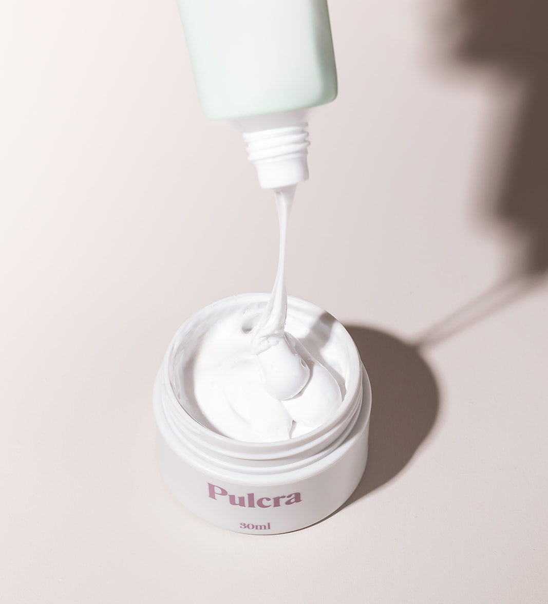 Refillable travel containers and jars for beauty and cosmetic products. 