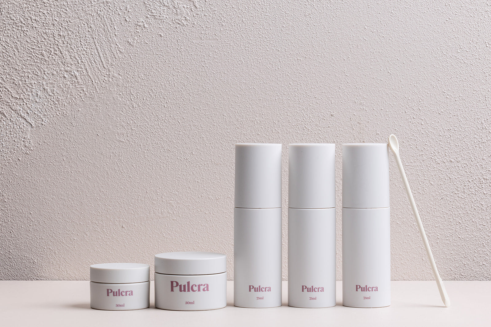 Premium refillable travel set carry-on approved bottles and jars. TSA approved reusable travel containers for cosmetics and beauty products. Leak-proof reusable design. Refillable Travel Set in colour milk.